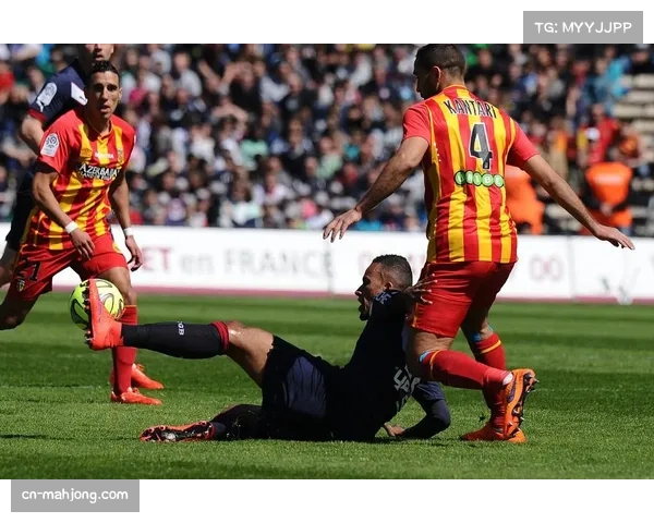 朗斯客场4比1大胜十人摩纳哥,赛义德双响助球队积分追平榜首 朗斯客场4比1大胜十人摩纳哥,赛义德双响助球队积分追平榜首